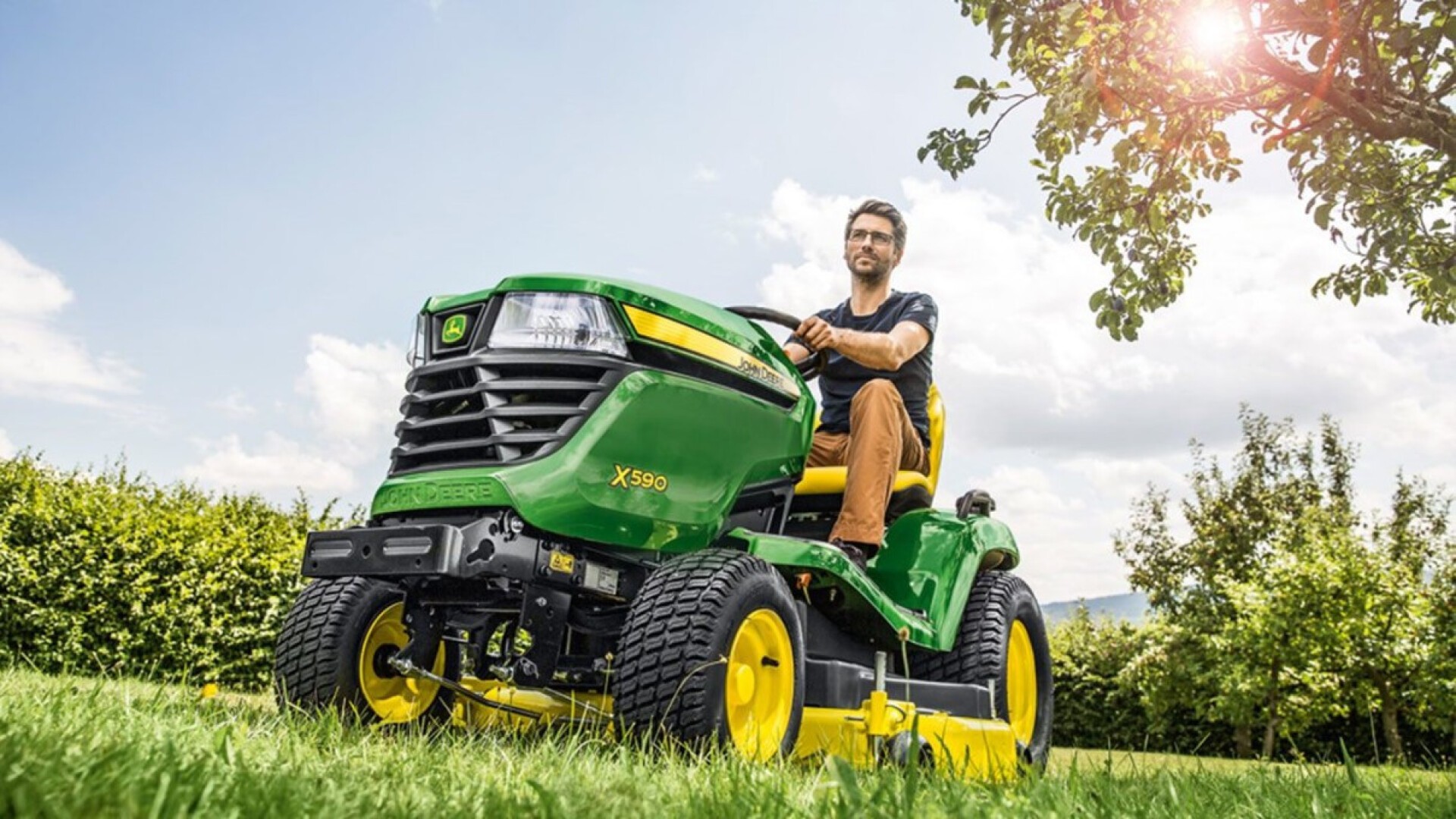 John Deere Aufsitzmäher und Rasentraktoren